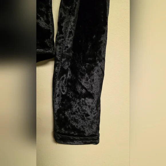 Chic Black Velvet Button Down Shirt By Rendez-Vous - Picture 5 of 8